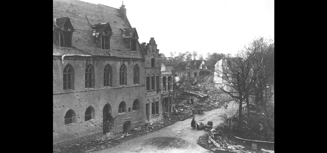 De verwoestingen na het bombardement